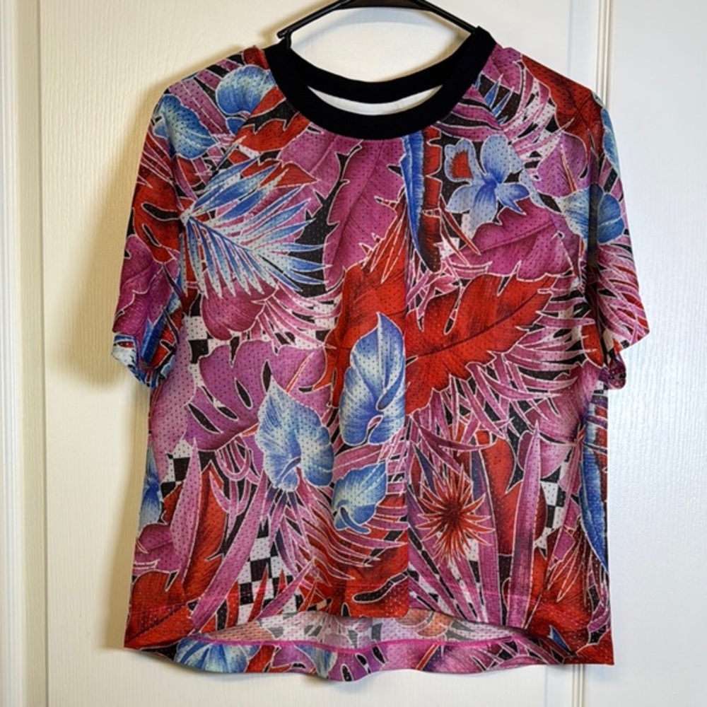 Nike Floral Breathable Gym Athletic Activewear Shirt Size Med EUC #2590